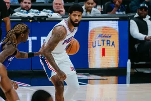 Paul George se somete a cirugía artroscópica de rodilla tras lesión en entrenamiento