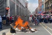 Manifestantes de la CNTE provocan incendio en oficinas del SNTE en CDMX
