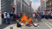 Manifestantes de la CNTE provocan incendio en oficinas del SNTE en CDMX