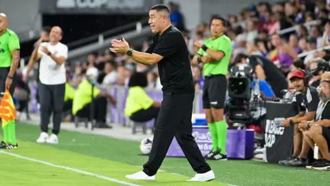 Efraín Juárez reclama que VAR no funcionó en juego contra Orlando debido a la lluvia