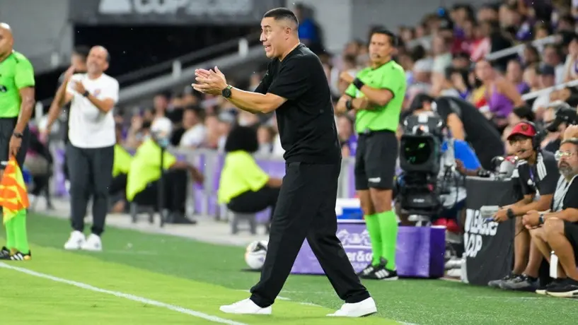 Efraín Juárez reclama que VAR no funcionó en juego contra Orlando debido a la lluvia