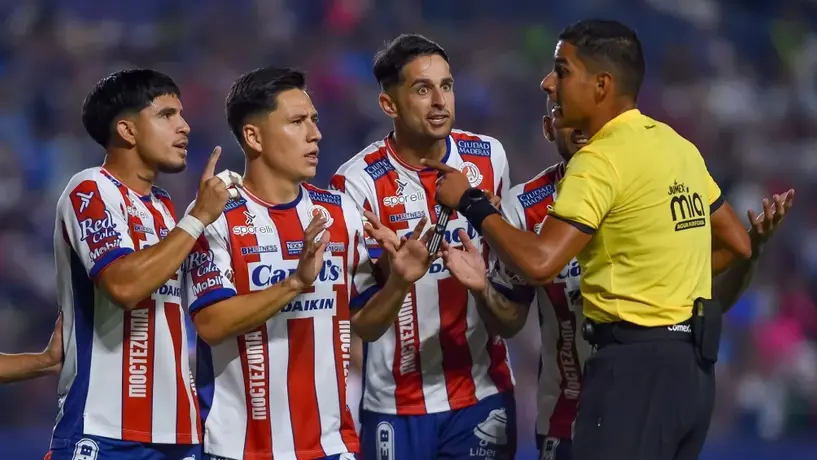 ¿Habrá sanción? El inusual error del árbitro en el Atlético San Luis vs Cruz Azul