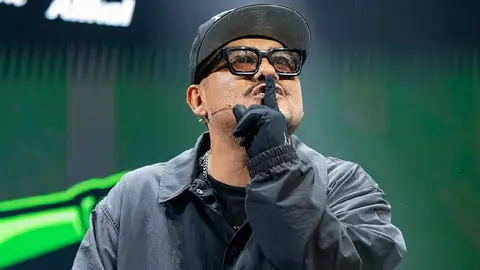 ¿Amenazaron a Aczino por revivir pasado de Maradona? Esto nos dijo el rapero mexicano