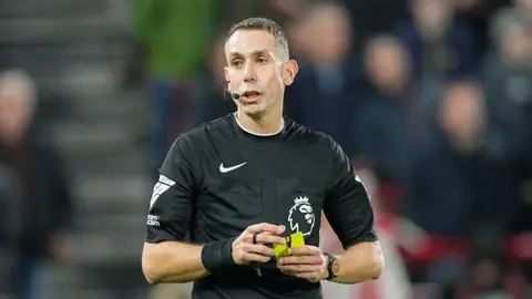 David Coote, ex árbitro de la Liga Premier, recibe 8 semanas de sanción por insultos a Klopp