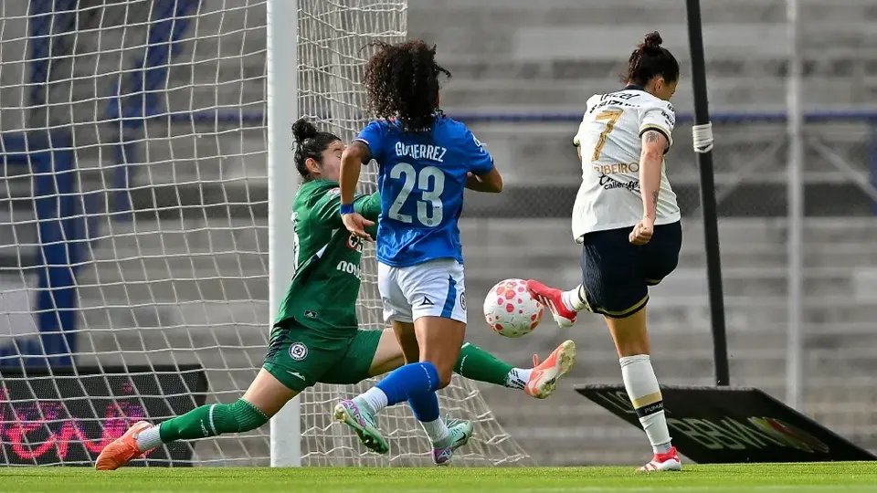 Pumas mantiene paso invicto con goleada ante Cruz Azul, que no mejora