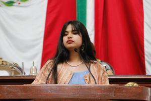 Ana Karen Sotero regaña a diputados en el Congreso CDMX durante entrega del Premio de la Juventud 2025