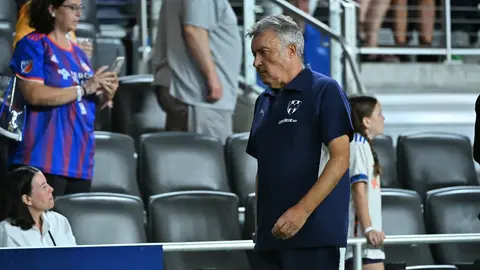 Doménec Torrent se 'engancha' con reportero por derrota de Rayados en Leagues Cup