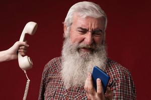 ¿Qué es la ‘estafa del nieto’? ¿Y cómo opera esta red que engañó a 400 abuelitos?