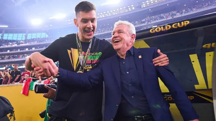 Javier Aguirre festeja el título de la Copa Oro 2025 bailando