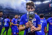 Santiago Giménez recuerda título con Cruz Azul y publica emotivo mensaje