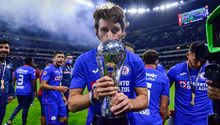 Santiago Giménez recuerda título con Cruz Azul y publica emotivo mensaje