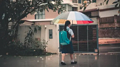 SEP suspende clases por lluvias: tormenta tropical Erick dejará varias afectaciones