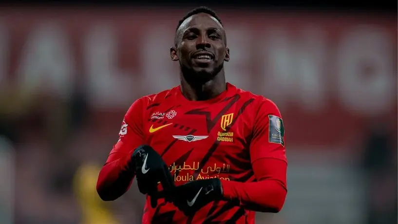 Julián Quiñones competirá el puesto en Al-Qadsiah con el máximo goleador de la Serie A