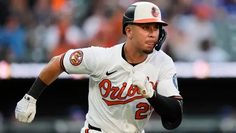 Mexicano Ramón Urías se une a Astros tras seis temporadas con Orioles