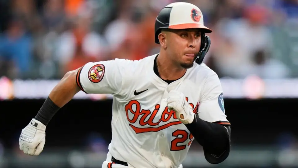 Mexicano Ramón Urías se une a Astros tras seis temporadas con Orioles