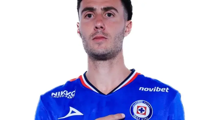 ¡Llegó el segundo! José Paradela es presentado por Cruz Azul