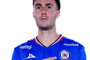 ¡Llegó el segundo! José Paradela es presentado por Cruz Azul