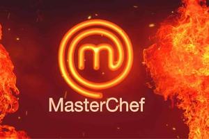 Presentador de MasterChef es despedido tras 50 denuncias por conducta inapropiada