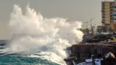 ¿Sigue la alerta de tsunami en México tras sismo en Rusia?