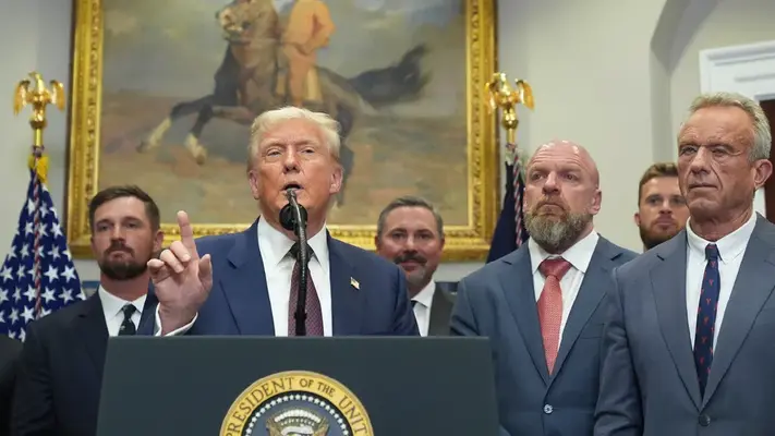 ¿Cómo llegó ahí? Triple H hace acto de presencia en discurso de Donald Trump