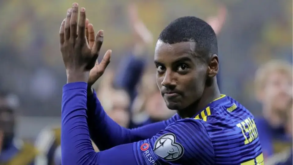 Al-Hilal busca seducir a Isak y le ofrece un sueldo de 700 mil euros semanales