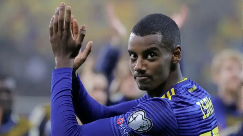 Al-Hilal busca seducir a Isak y le ofrece un sueldo de 700 mil euros semanales