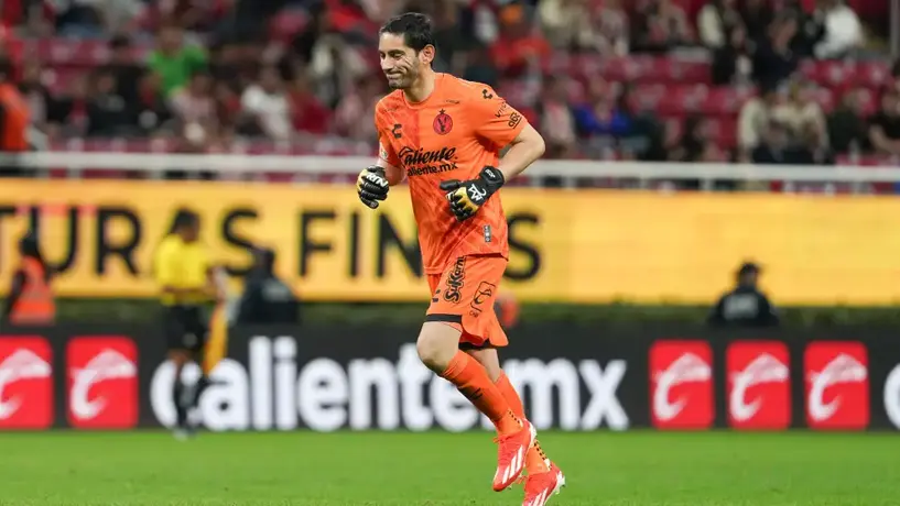 ¡No está retirado! Jesús Corona fue registrado por Xolos para el Apertura 2025