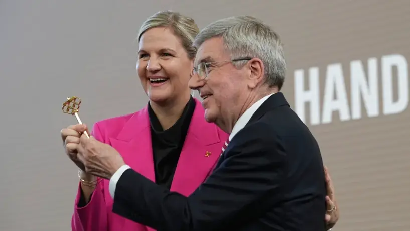 La campeona olímpica Kirsty Coventry asume como presidenta del COI por ocho años
