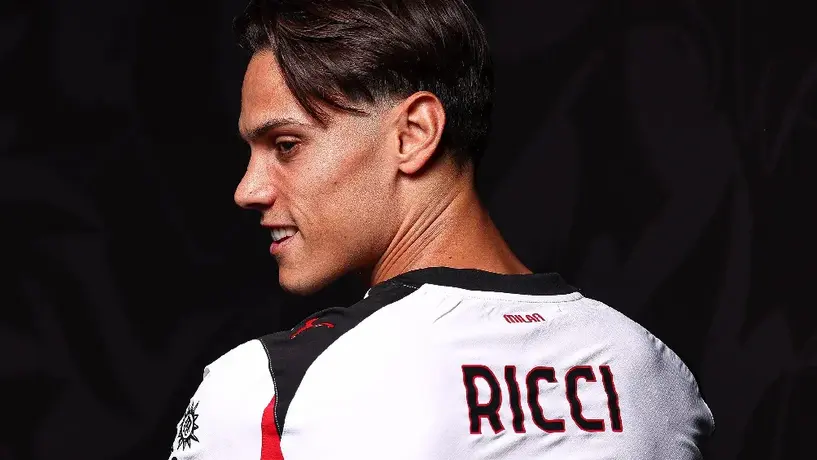 ¡Santiago Giménez tendrá nuevo compañero! Milán hace oficial la contratación de Samuele Ricci