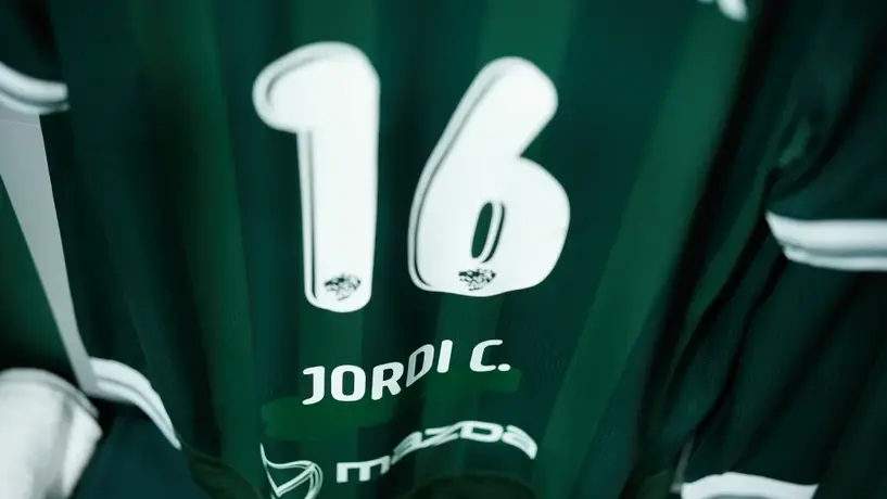 ¡De buenos bigotes! Así presento León a Jordi Cortizo justo antes del juego ante Rayados