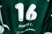 ¡De buenos bigotes! Así presento León a Jordi Cortizo justo antes del juego ante Rayados