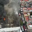 Dos incendios en CDMX arrasan con bodega de ropa y puestos de mercado