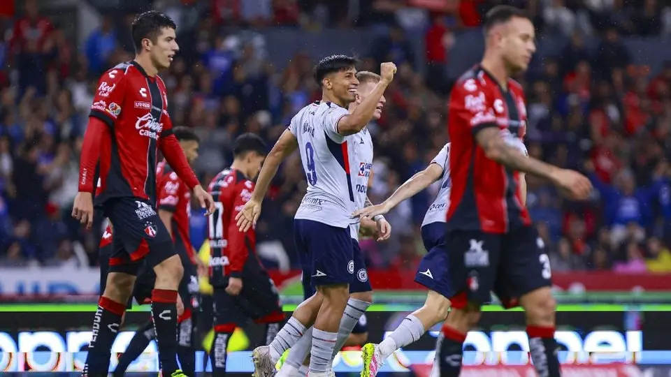 Cruz Azul, en los últimos minutos, le saca el empate a los rojinegros con Hat-Trick de Sepúlveda