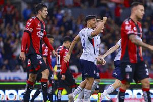 Cruz Azul, en los últimos minutos, le saca el empate a los rojinegros con Hat-Trick de Sepúlveda