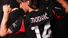 Luka Modric sorprende a un pequeño fanático en su presentación con el Milan