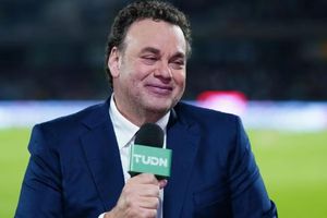 David Faitelson responde a los abucheos en el Supernova Strikers