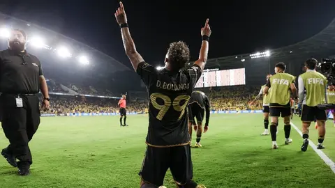 Bouanga musicaliza victoria de LAFC sobre América con 'La niña está triste' de Leo Dan