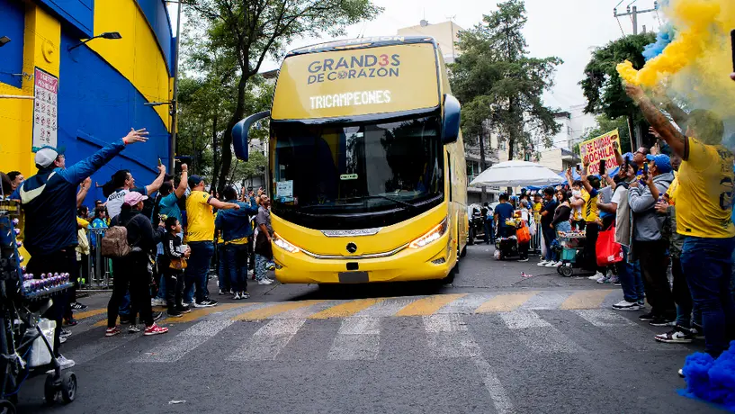 ¡Impresionante! Afición de América lleva tremenda serenata al equipo en Los Angeles