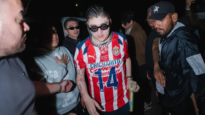 Dani Flow mostró su apoyo a Chicharito en una reciente presentación