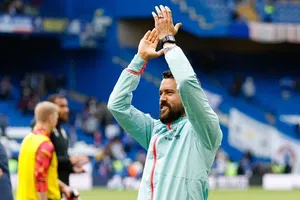 Así fue la emotiva celebración de Bernardo Cueva con la bandera de México en la conquista del Chelsea
