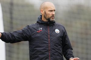 Luke Wiliams: De dirigir en Inglaterra a trabajar en un aeropuerto