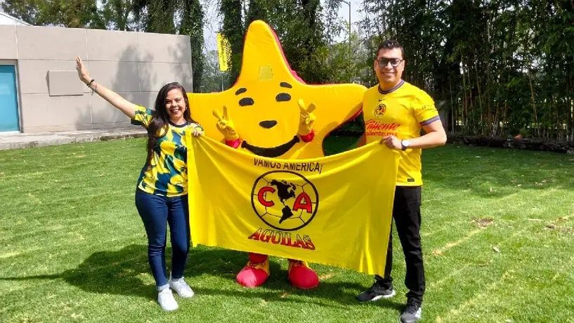 Carls Jr une al americanismo en entrenamiento especial con Allan Saint-Maximin