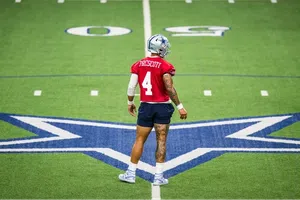 Dak Prescott responde a sus críticos por falta de éxito con los Cowboys: 'Daría todo mi dinero por ganar'