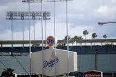 Expulsan a agentes de inmigración del estacionamiento del Estadio de los Dodgers