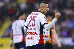 Roberto Alvarado sueña con tener la playera de Lionel Messi