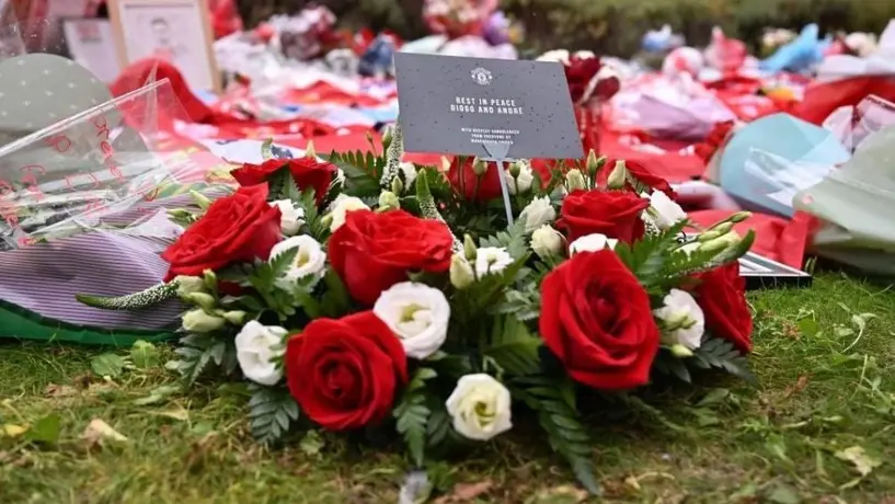 Jugadores y DT del Manchester United rinden homenaje a Diogo Jota