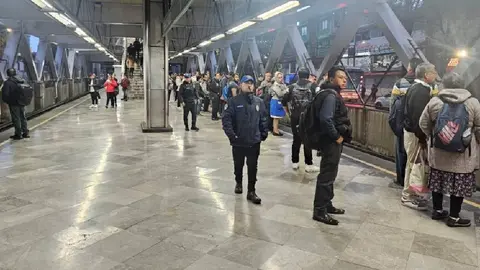 Lluvias en CDMX provocan cierre parcial de la Línea 8 del Metro