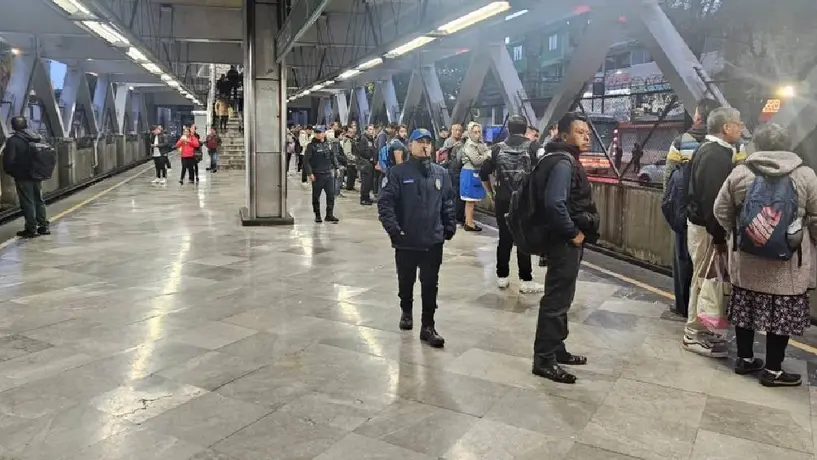 Lluvias en CDMX provocan cierre parcial de la Línea 8 del Metro