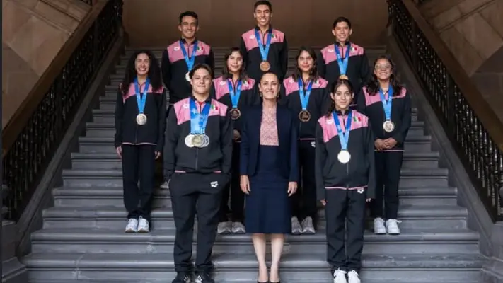 Claudia Sheinbaum promete apoyo a la entrenadora de los clavadistas que ganaron medalla en Singapur