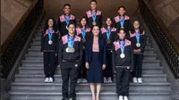 Claudia Sheinbaum promete apoyo a la entrenadora de los clavadistas que ganaron medalla en Singapur
